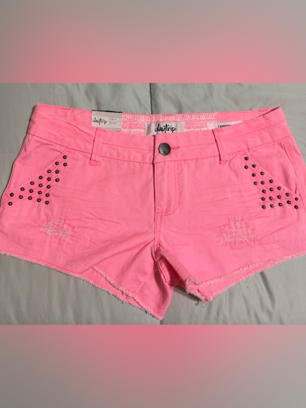 Daytrip Capricorn Bright Pink Distressed Denim Cutoff Shorts, size 28, NWT